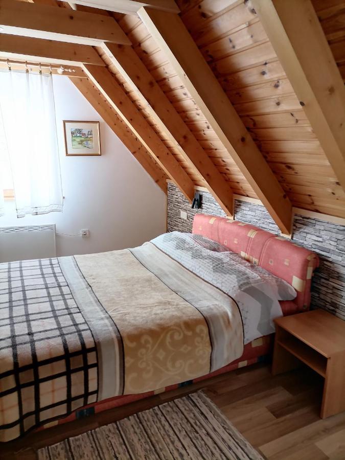 Apartman Tonka Otocsán Kültér fotó