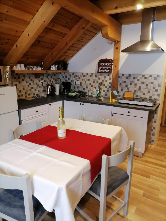 Apartman Tonka Otocsán Kültér fotó